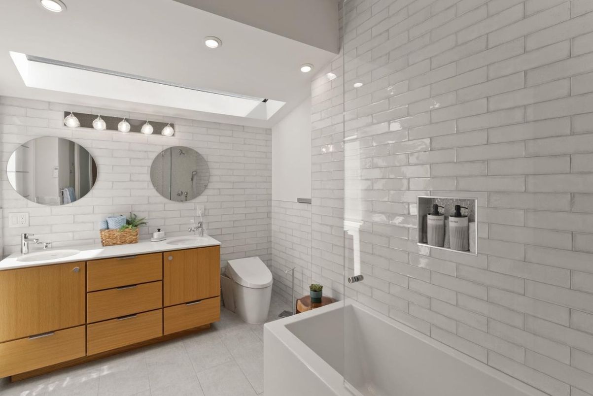 Bathroom, Dual Sink Vanities, Interior, Recessed Lighting