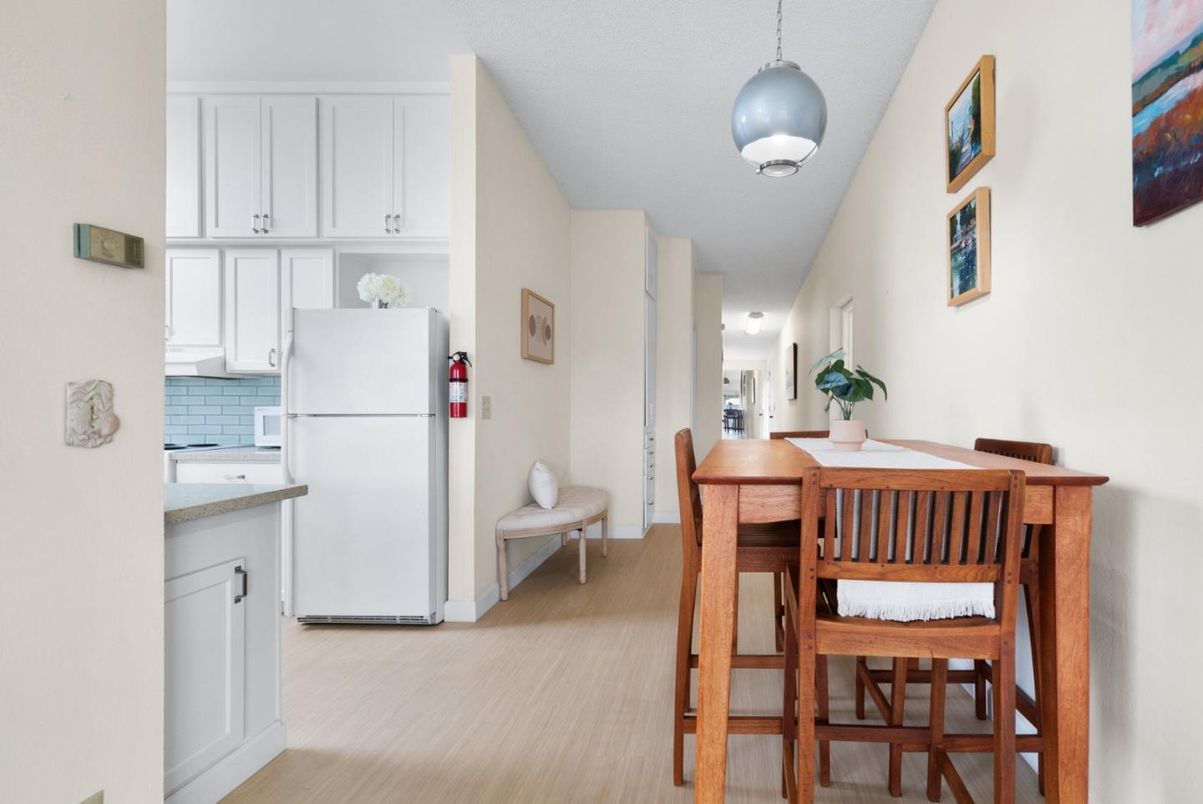 Dining room, Interior, Kitchen, Pendant Lights, Wood Texture Flooring