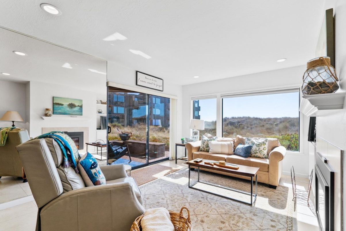 Fireplace, Interior, Living room, Recessed Lighting