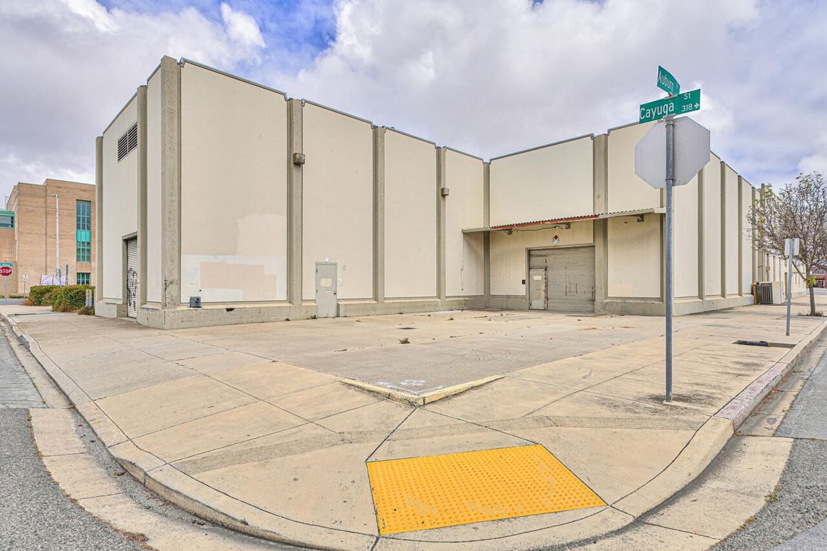 Attached, Exterior, Facade, Modern