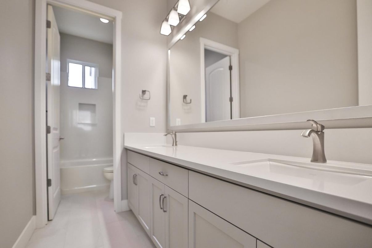 Bathroom, Dual Sink Vanities, Interior