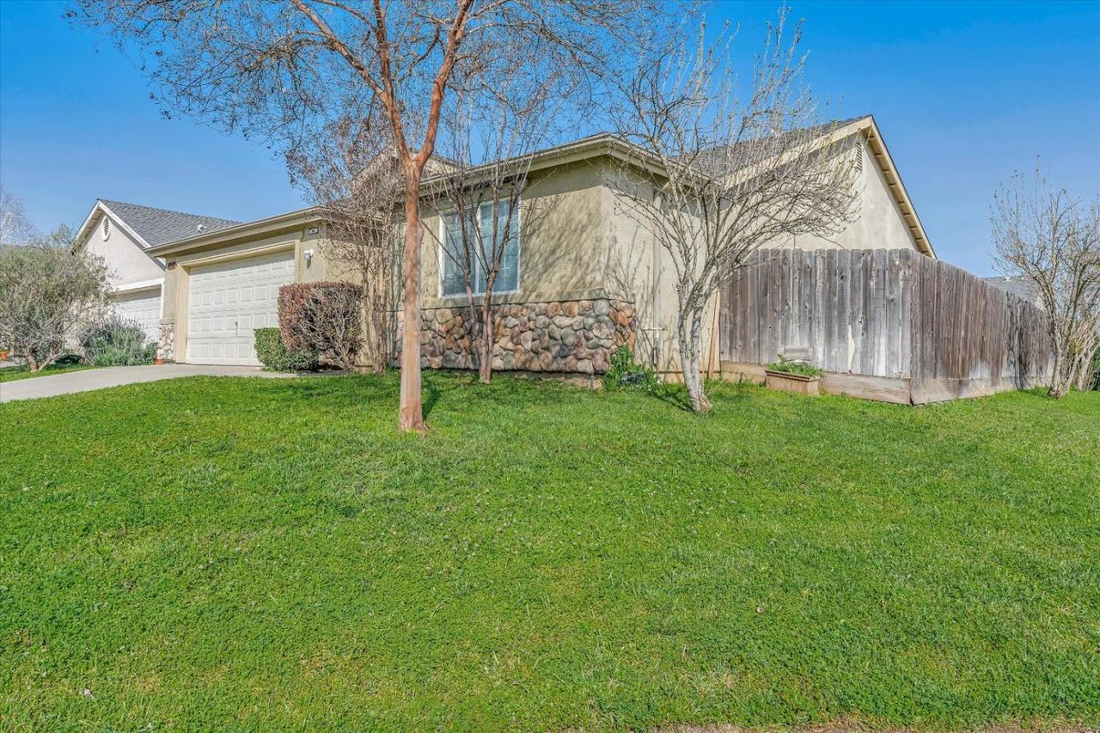 Backyard, Detached Garage, Exterior