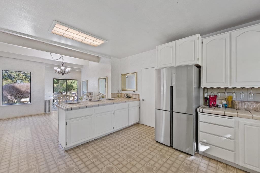 Chandelier, Dining room, Interior, Kitchen, Tile Countertops