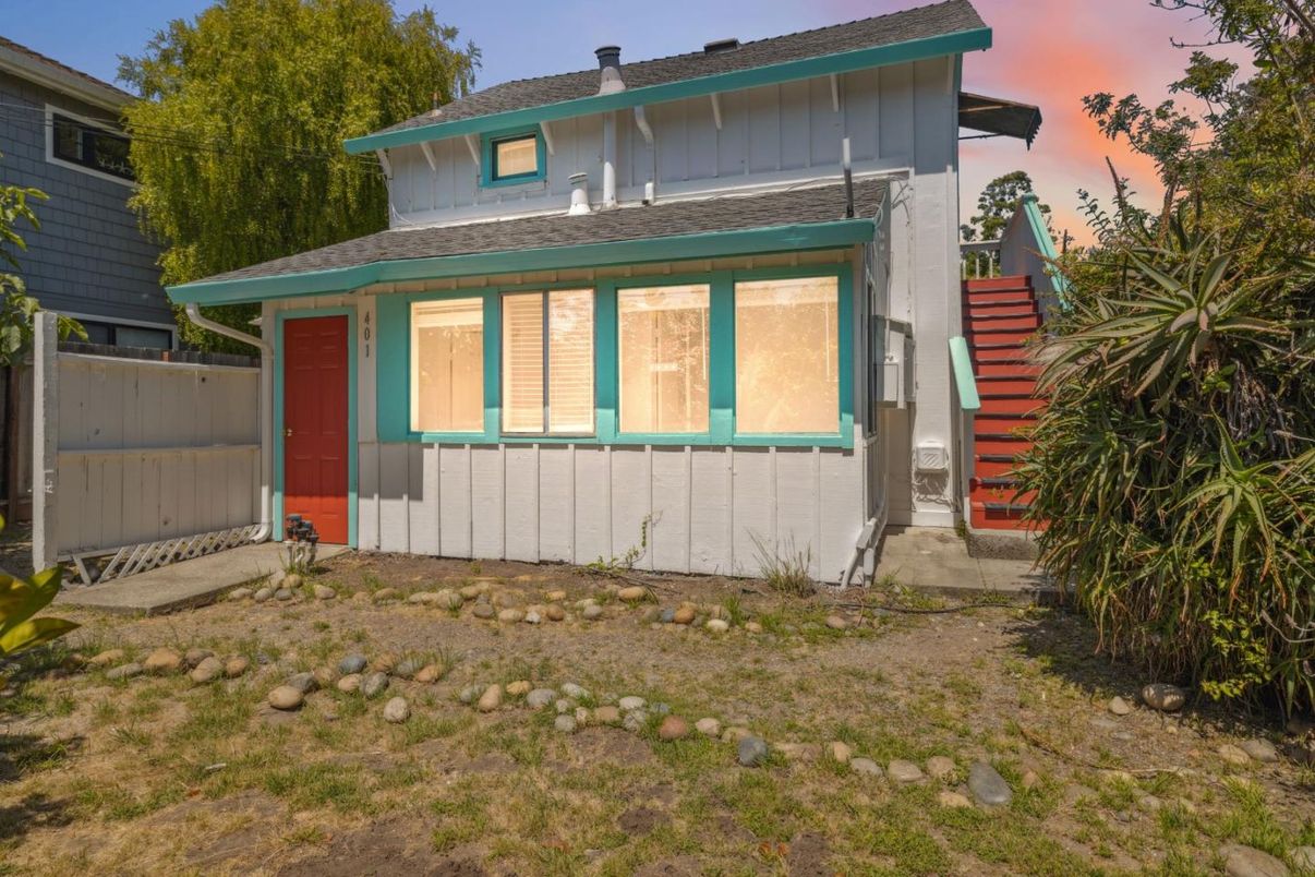 Exterior, Facade, Modern