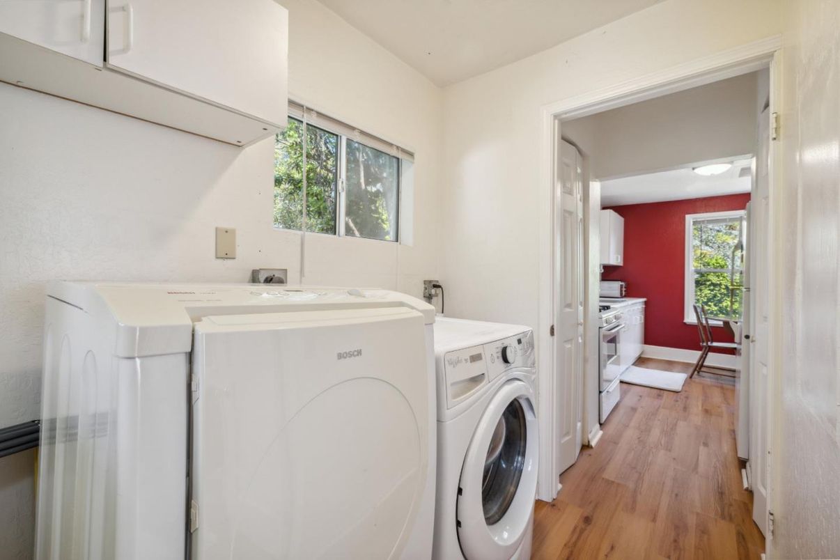 Interior, Washer, Wood Texture Flooring