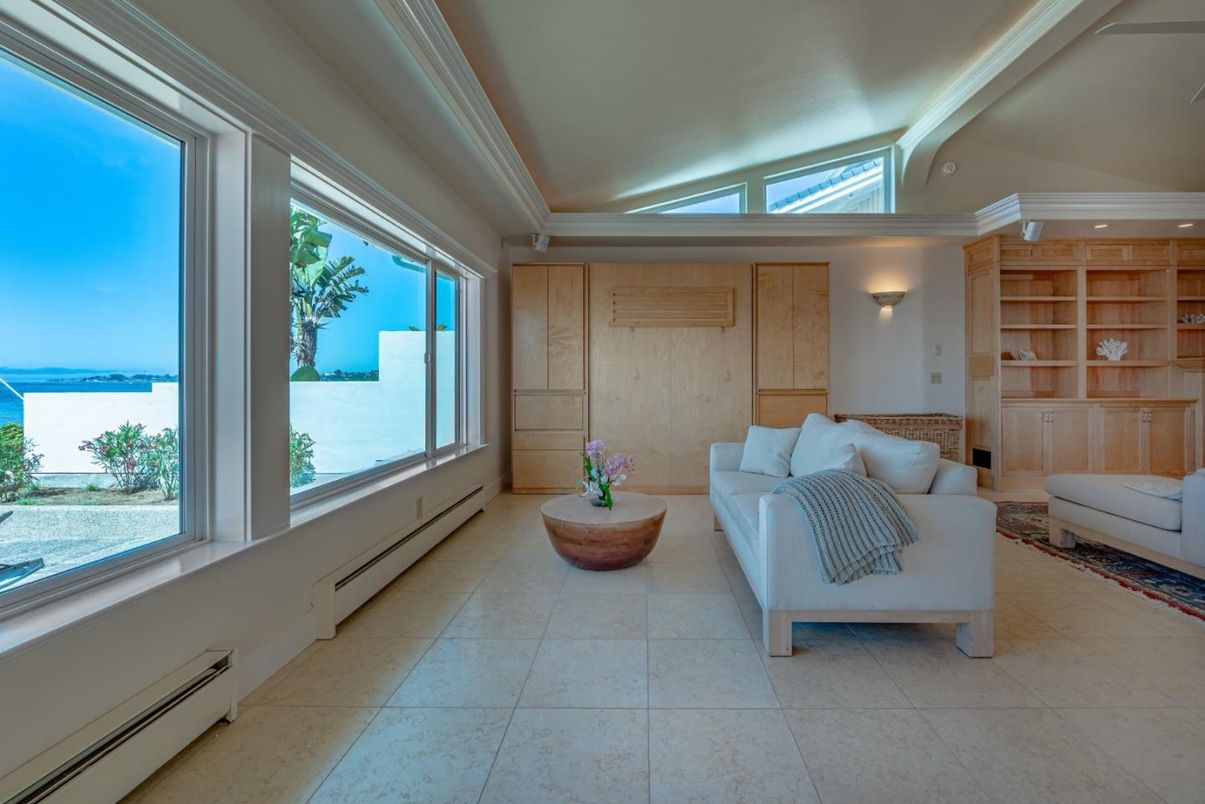 Interior, Living room, Water