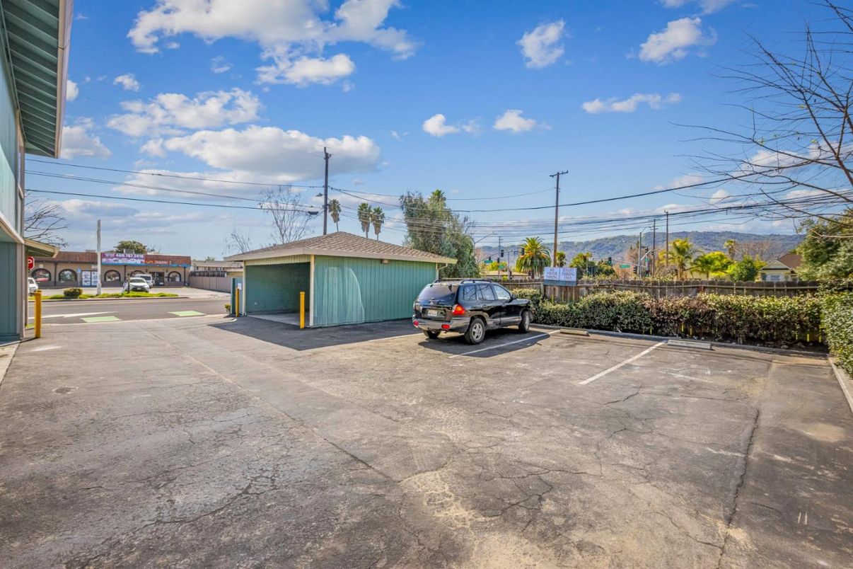 Detached Garage, Exterior