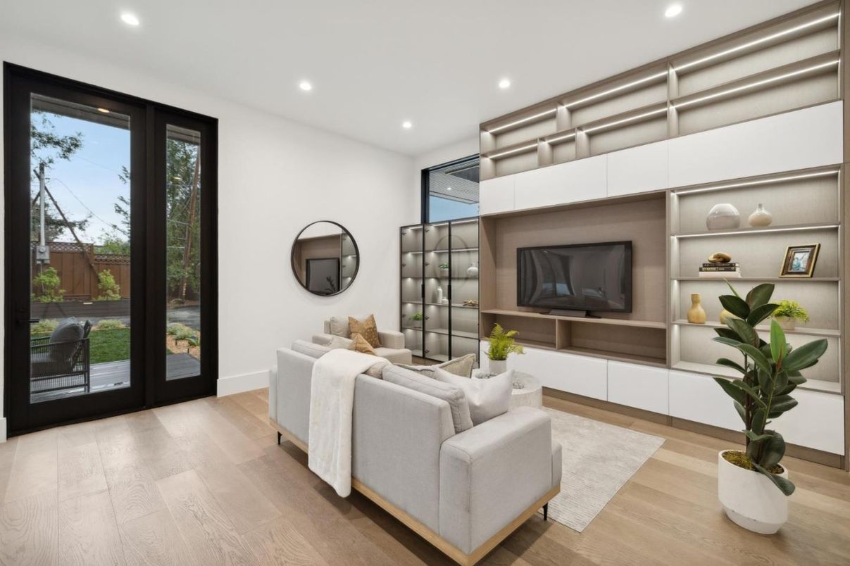Interior, Living room, Recessed Lighting, Wood Texture Flooring