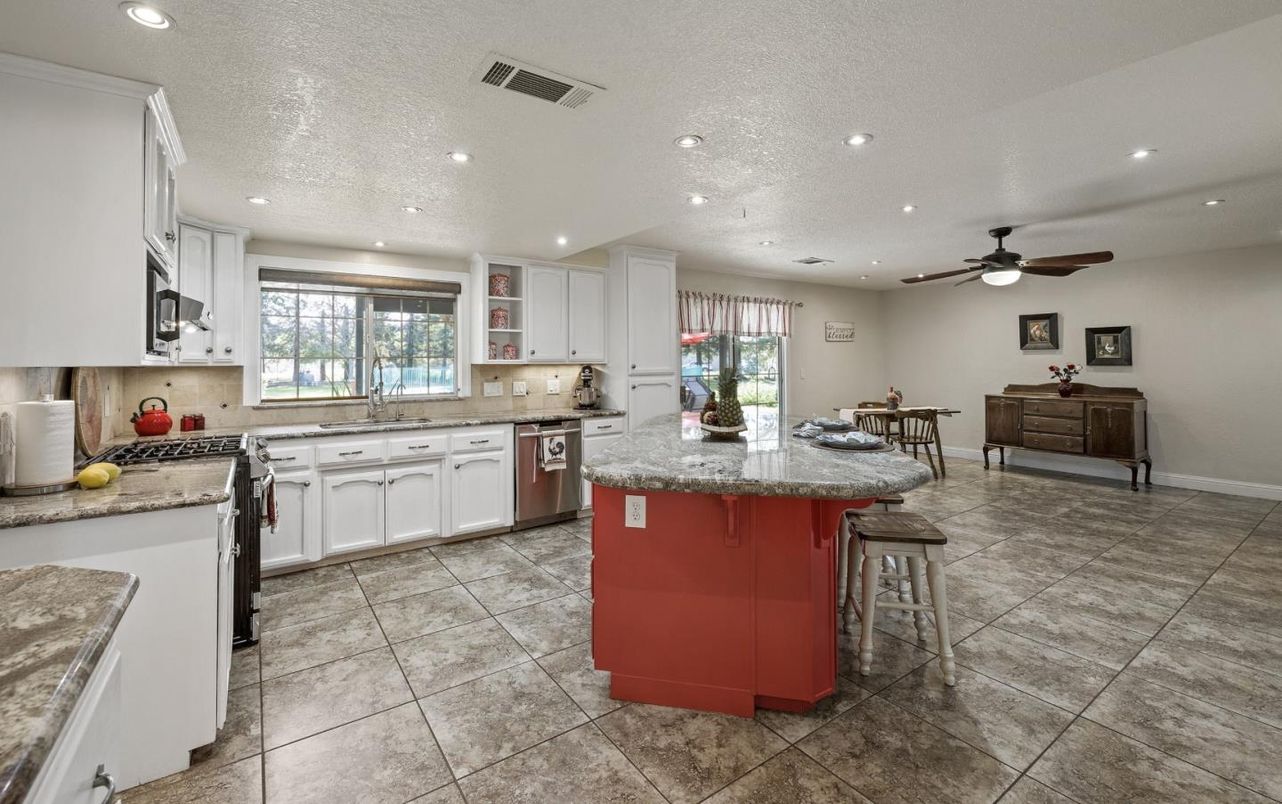 Dining room, Interior, Kitchen, Recessed Lighting