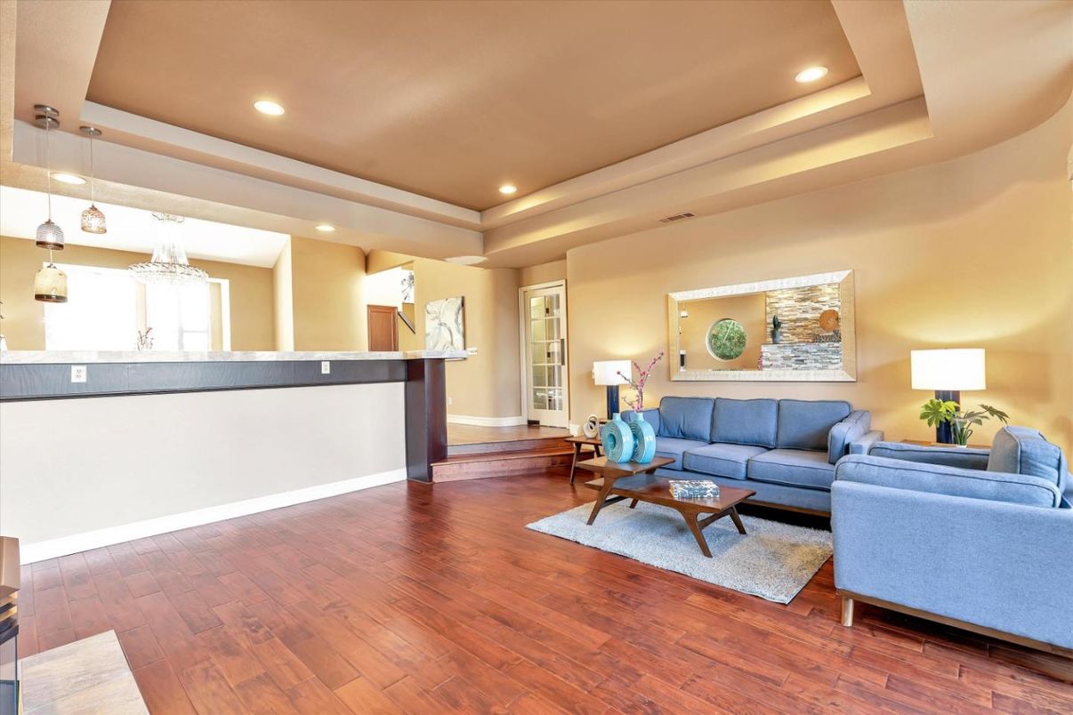 Interior, Living room, Pendant Lights, Recessed Lighting, Wood Texture Flooring