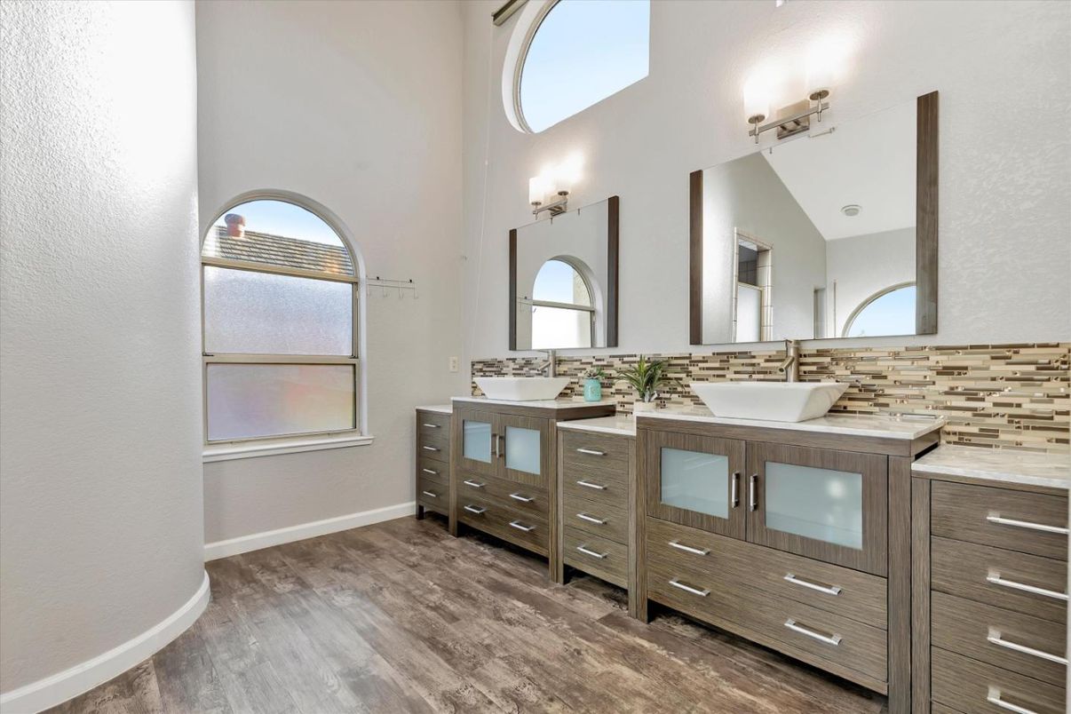 Bathroom, Dual Sink Vanities, Interior, Wood Texture Flooring