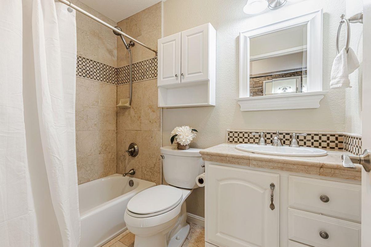 Bathroom, Interior, Tile Countertops