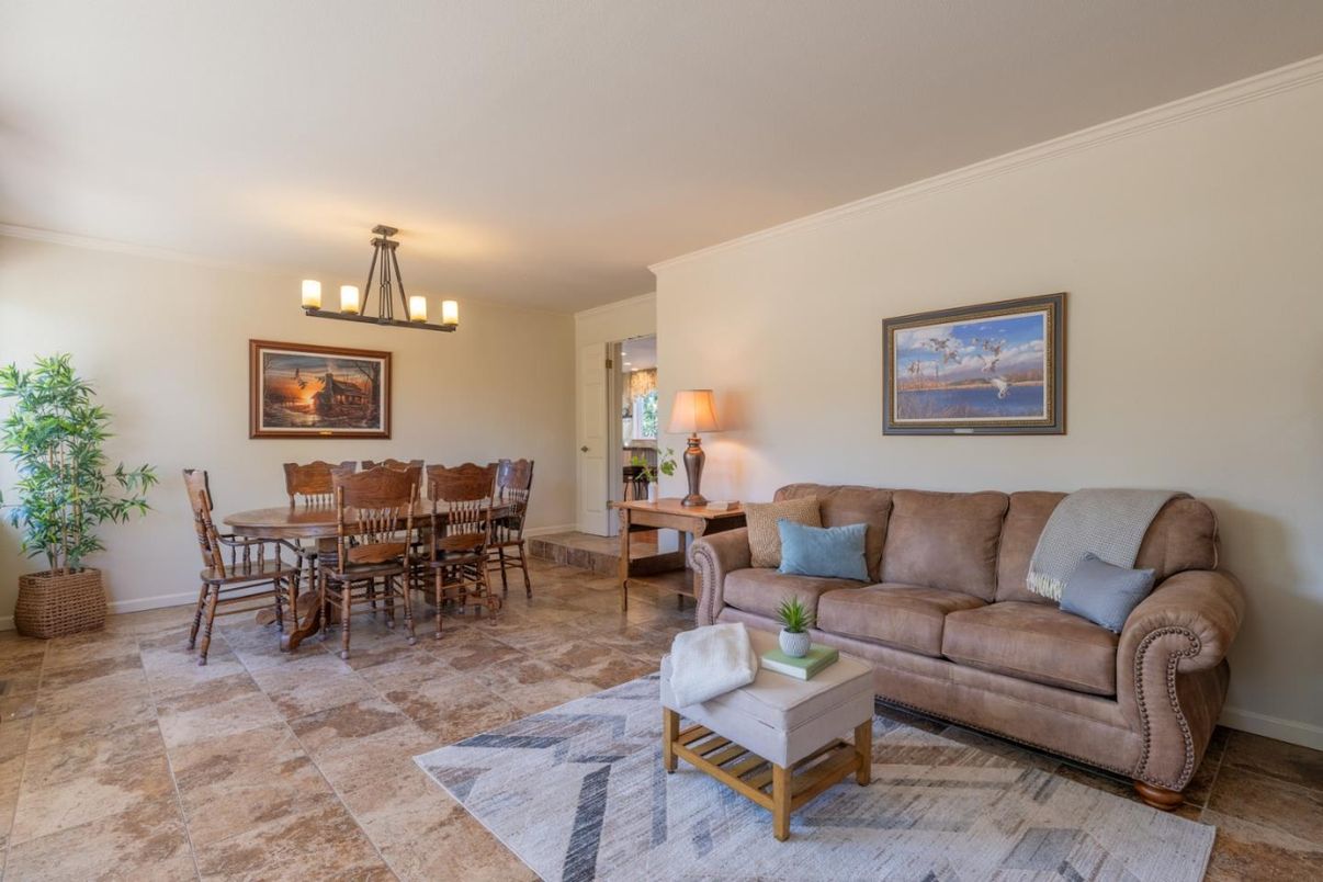 Chandelier, Dining room, Interior, Living room