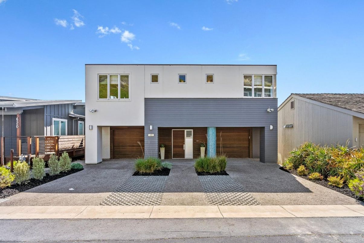 Attached, Exterior, Facade, Modern