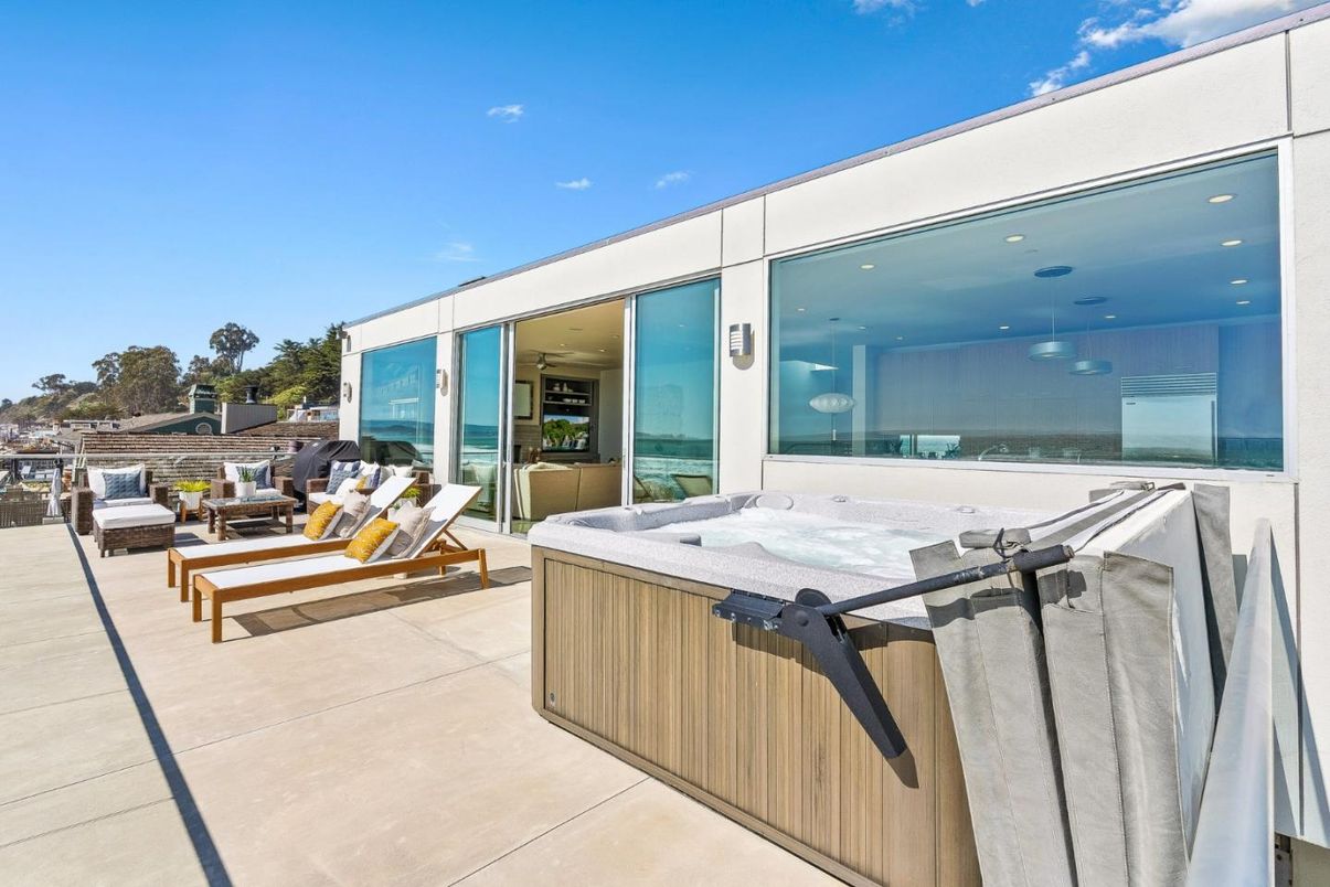 Exterior, Hot Tub