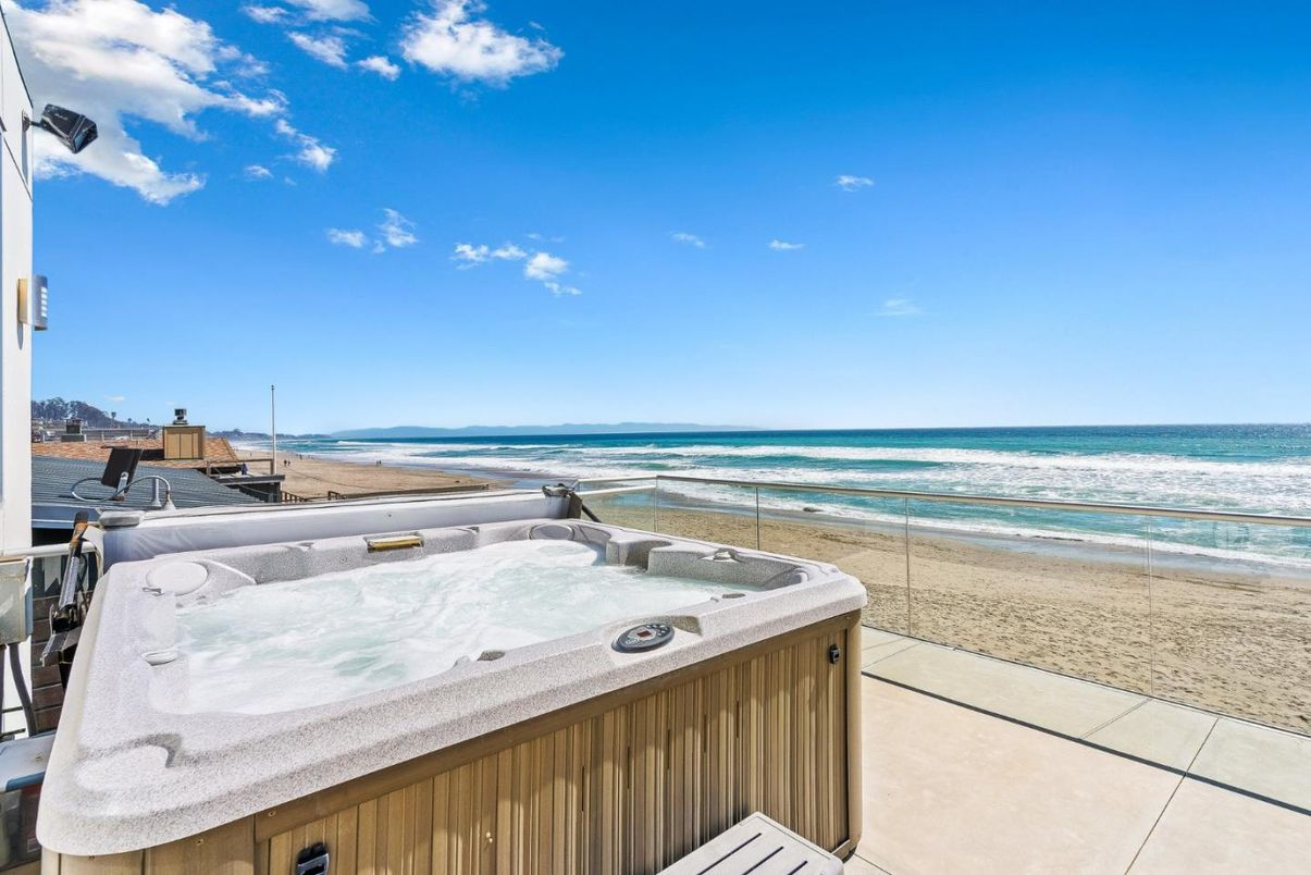 Exterior, Hot Tub, Water