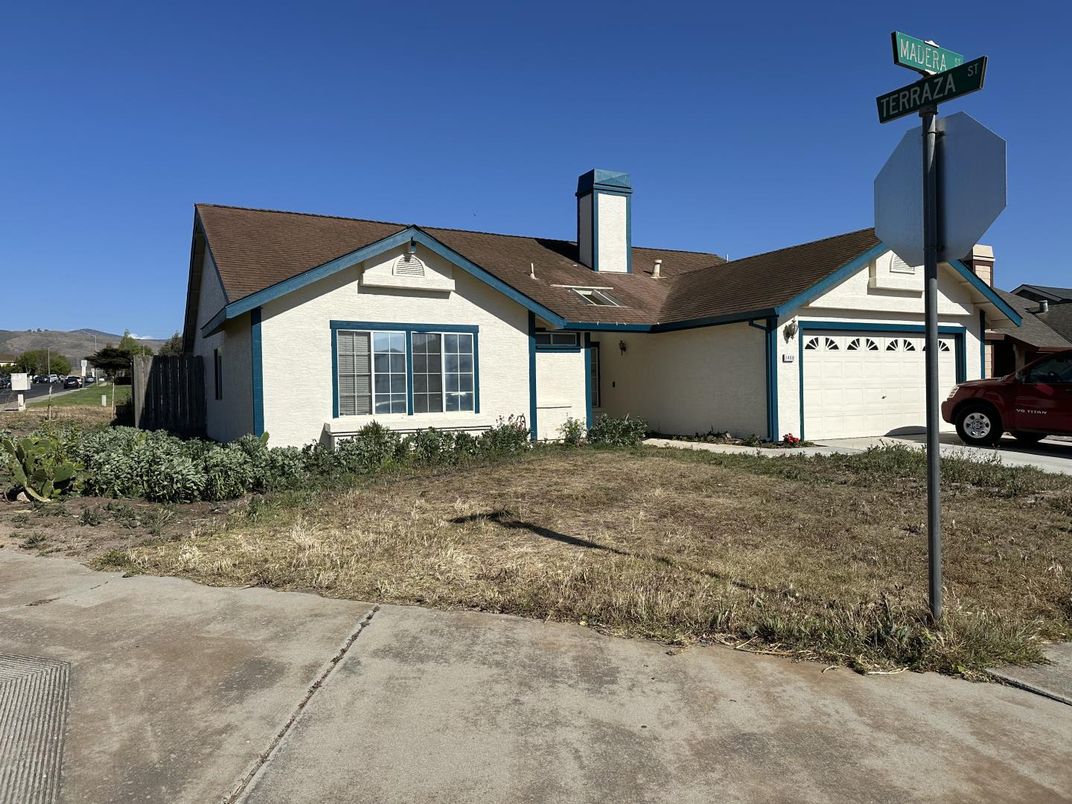 Attached, Exterior, Facade, Ranch