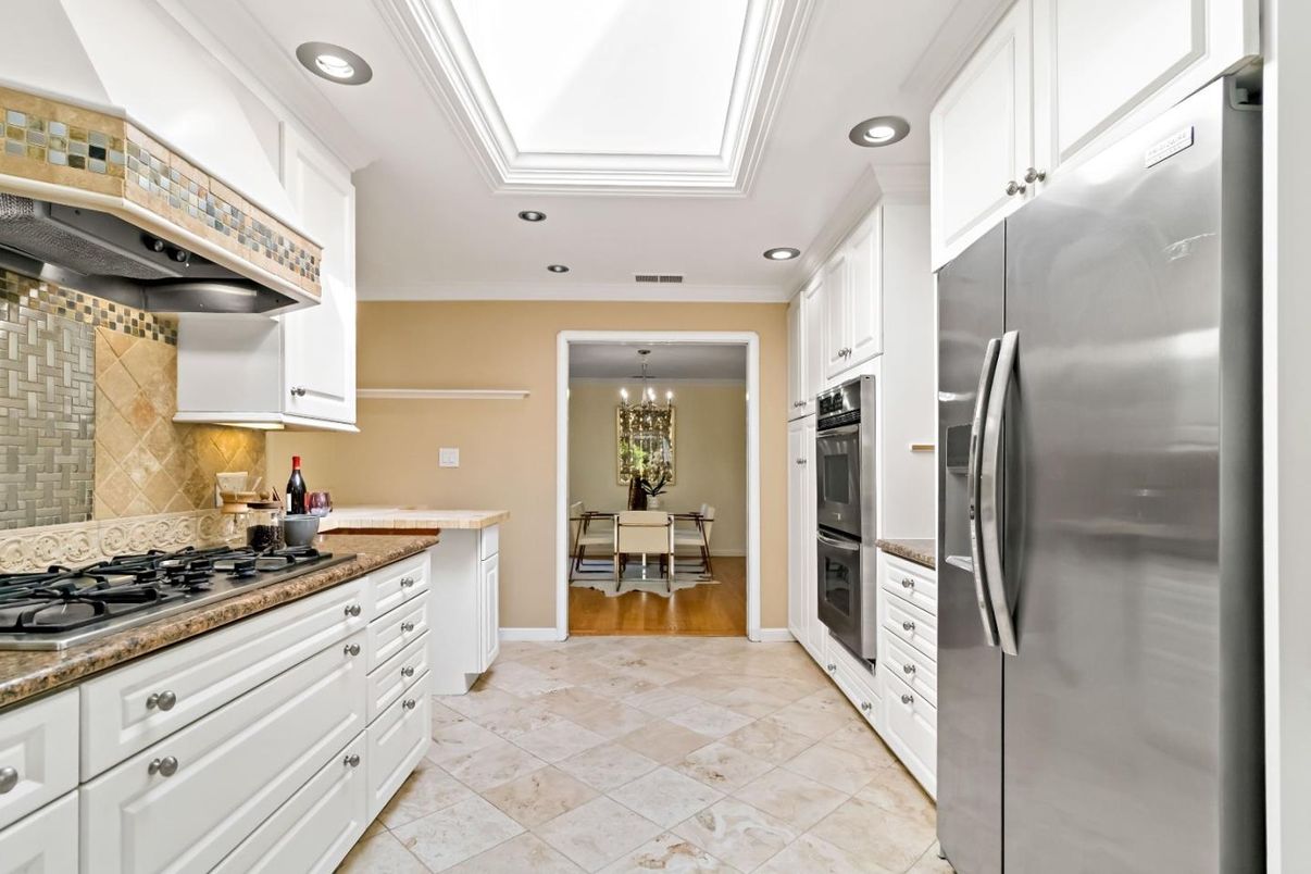 Chandelier, Dining room, Interior, Kitchen, Recessed Lighting, Stainless Steel Appliances