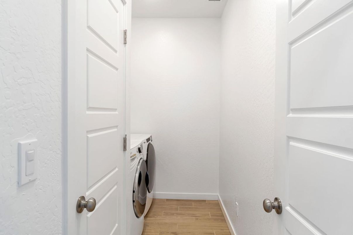 Interior, Washer, Wood Texture Flooring