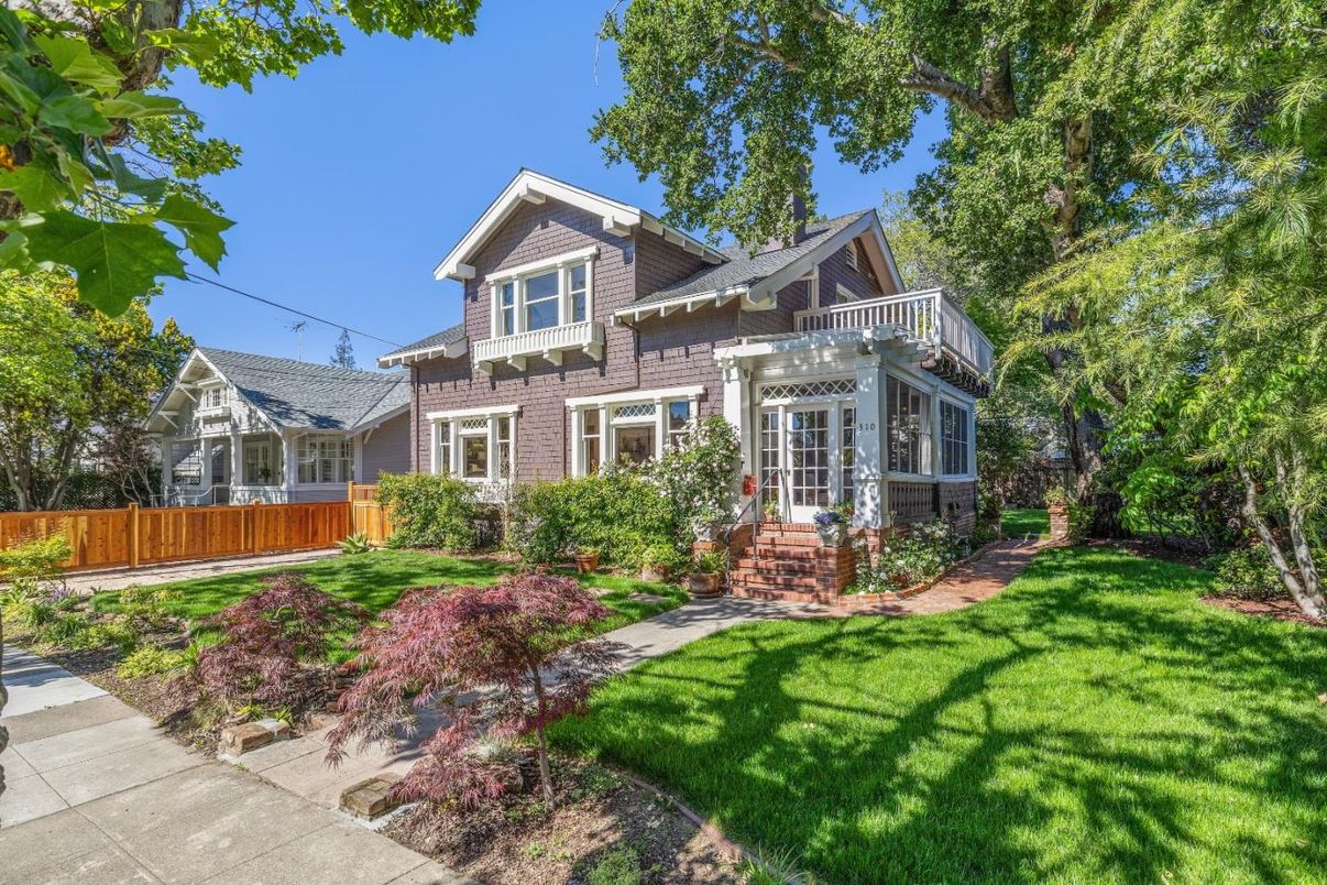 Exterior, Facade, Brick Facade, Queen Anne Victorian