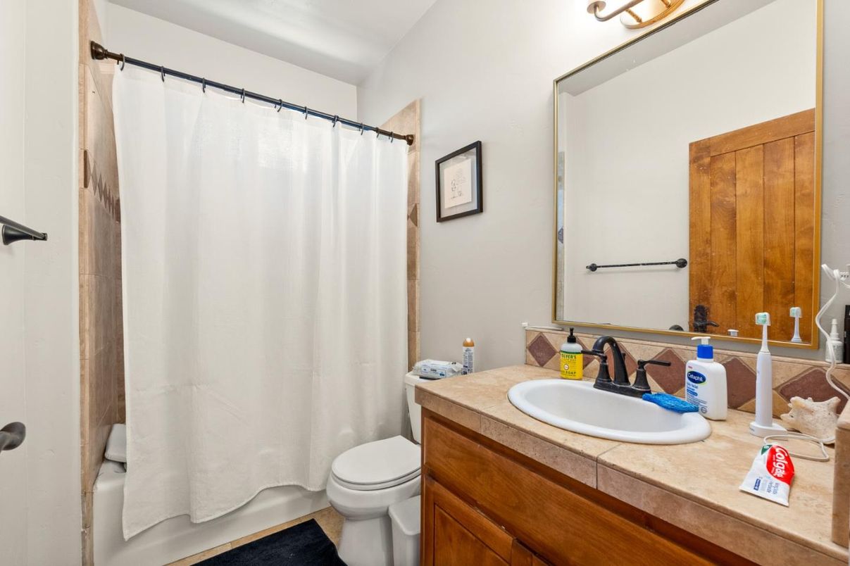 Bathroom, Interior, Tile Countertops