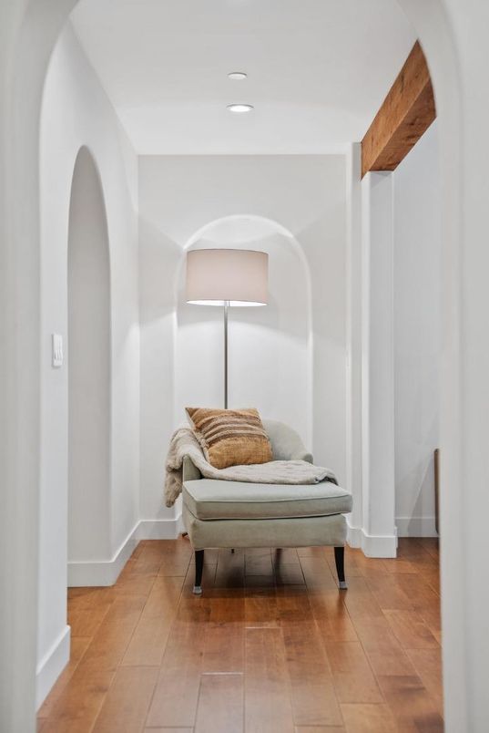 Interior, Recessed Lighting, Wood Texture Flooring