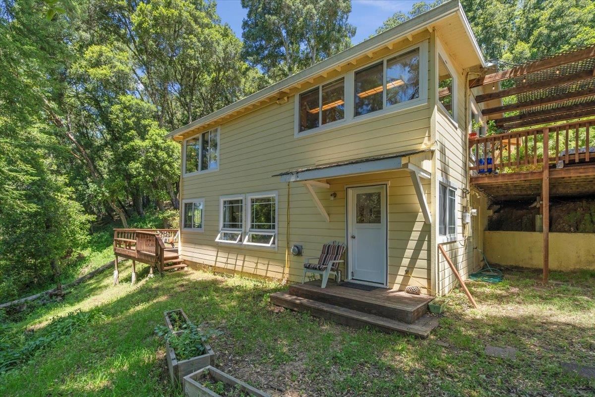 Backyard, Exterior