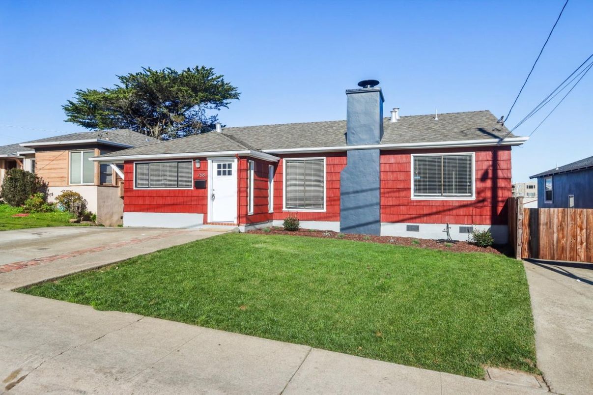 Exterior, Facade, Ranch