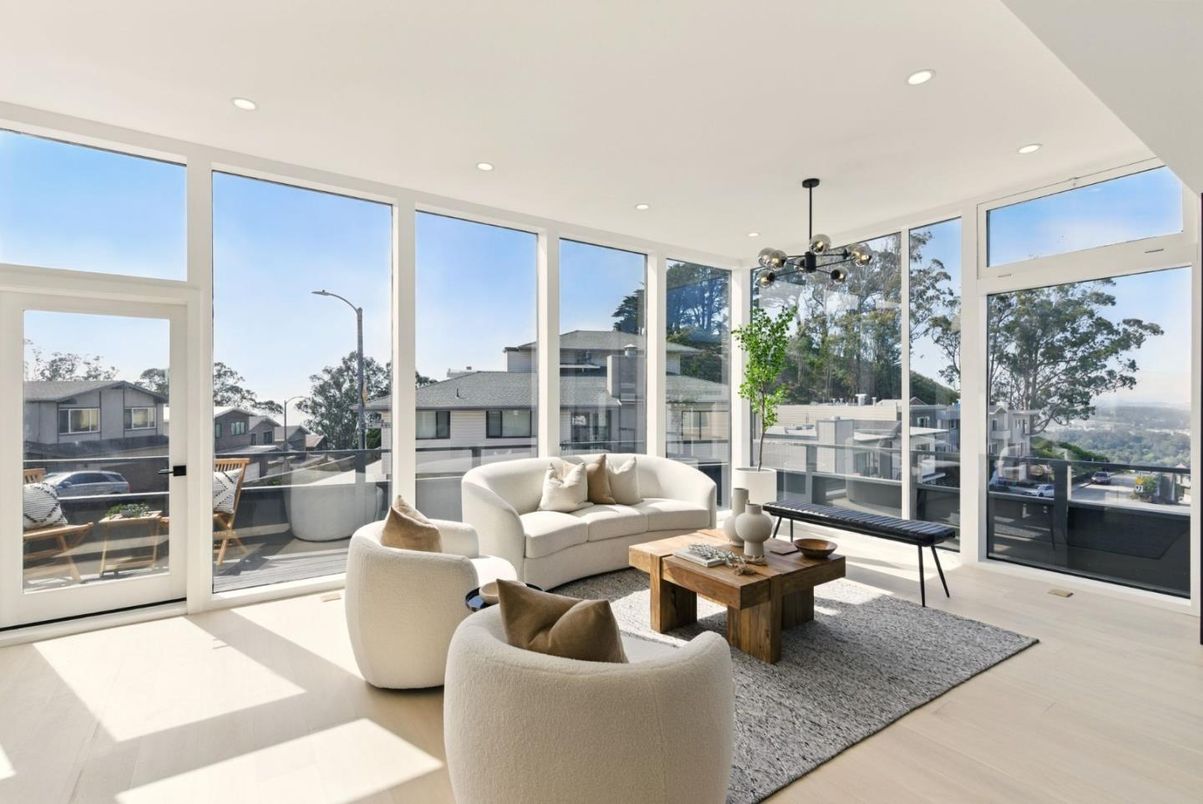 Interior, Living room, Pendant Lights, Recessed Lighting, Sun Room, Wood Texture Flooring