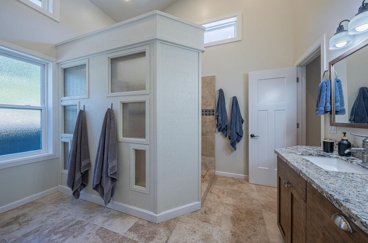 Bathroom, Interior, Recessed Lighting