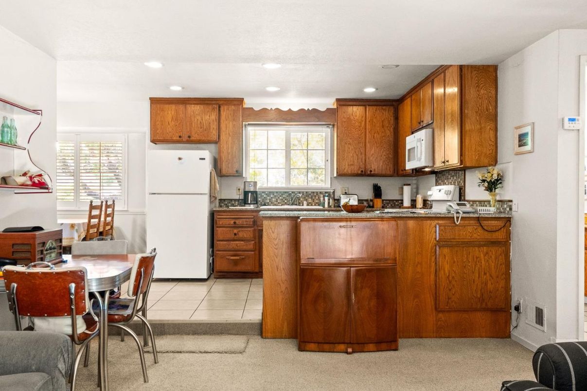 Dining room, Interior, Kitchen, Recessed Lighting