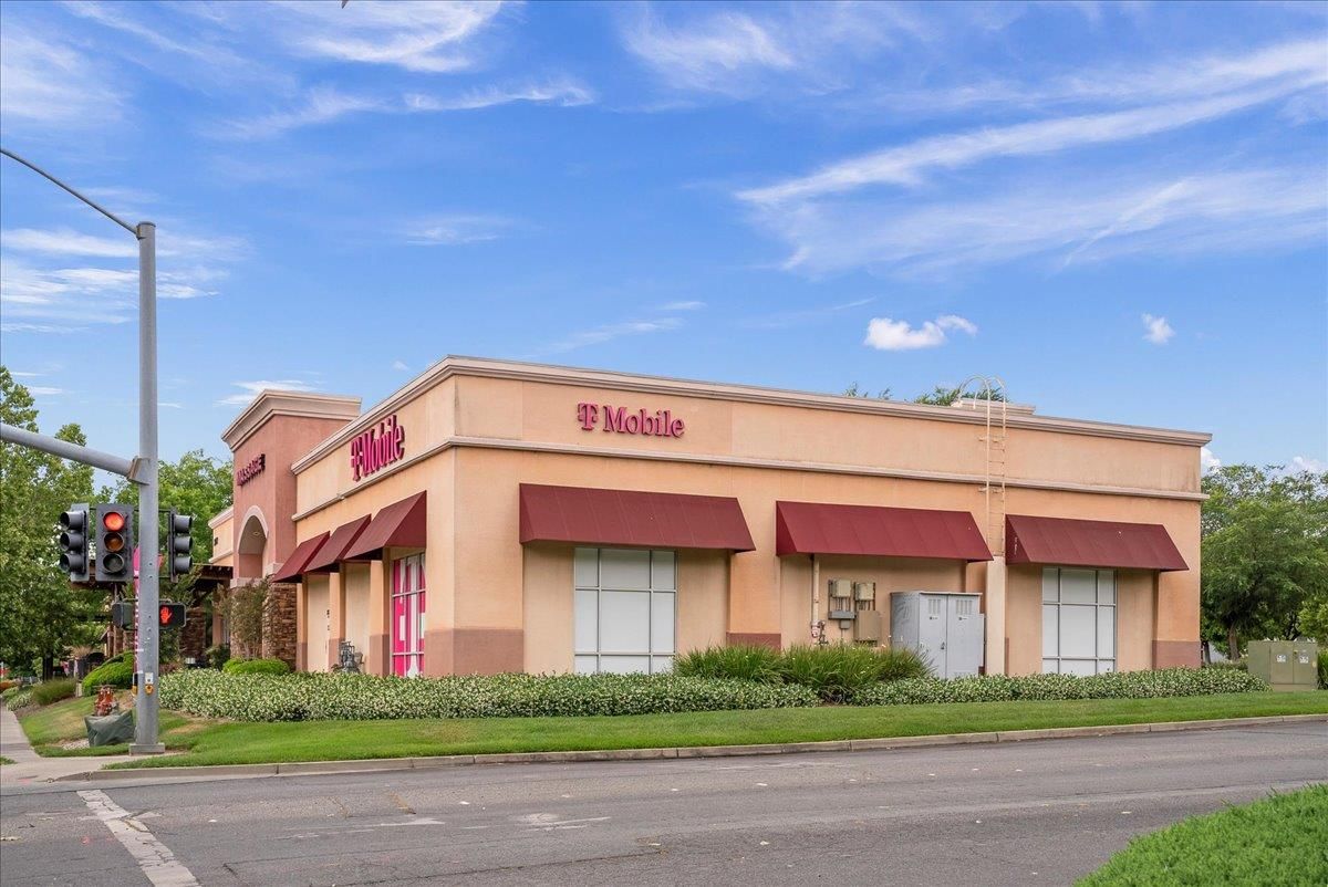 Exterior, Facade, None