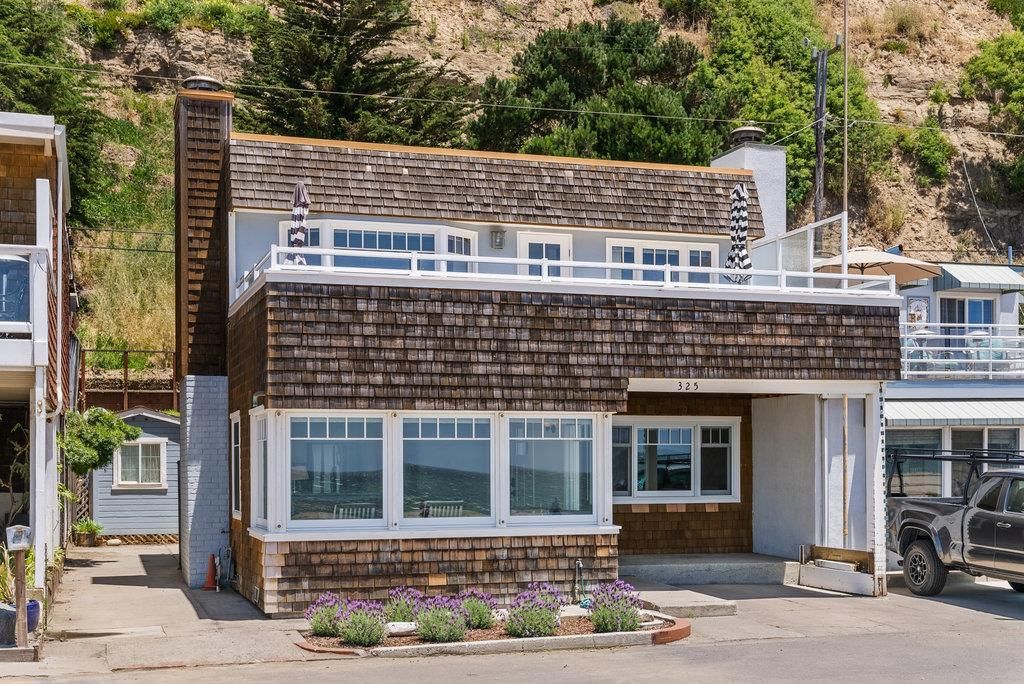 Exterior, Facade, Condo Building