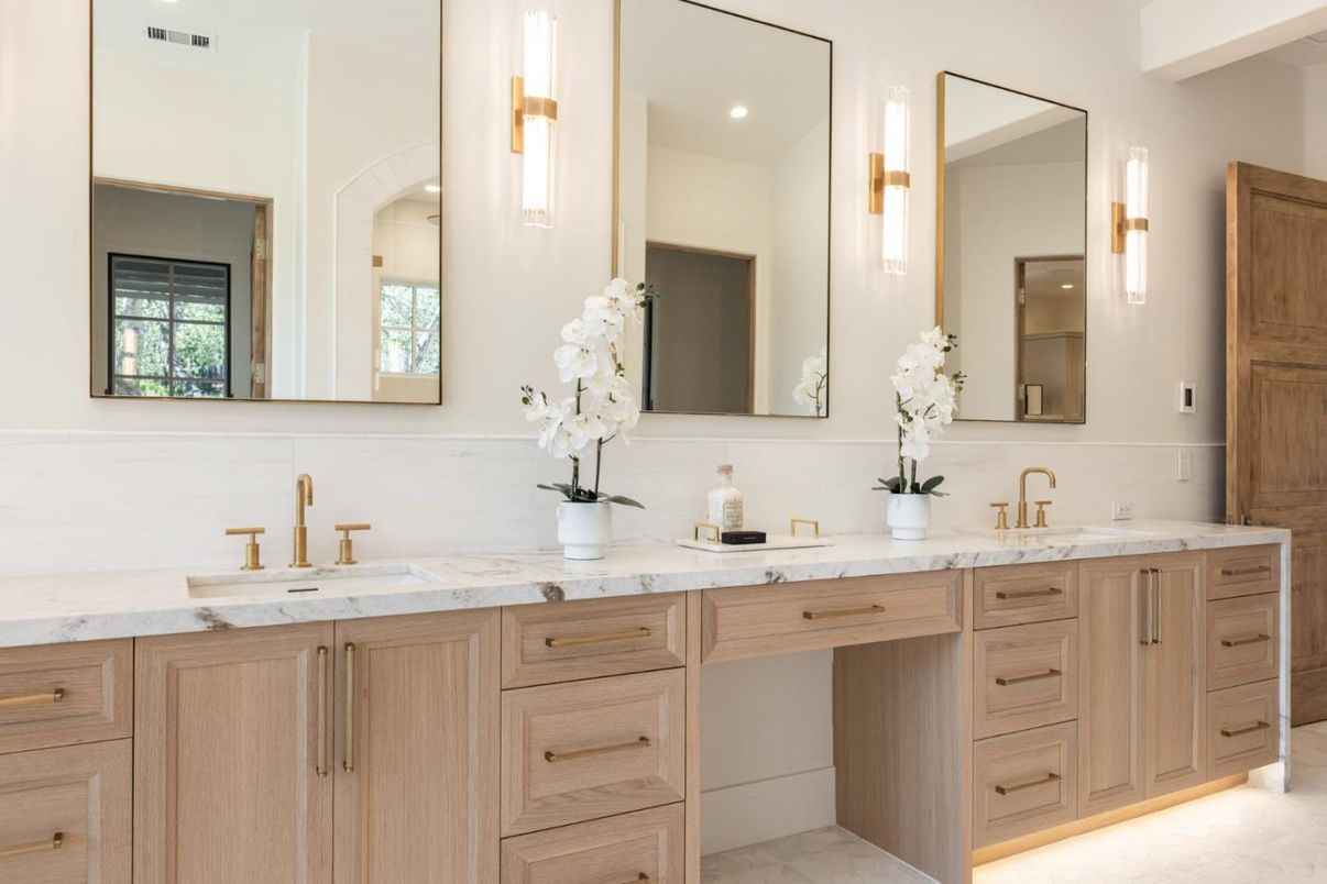 Bathroom, Dual Sink Vanities, Interior