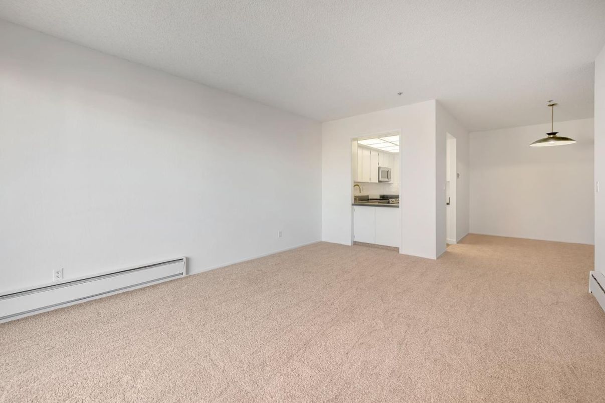 Empty room, Interior, Pendant Lights