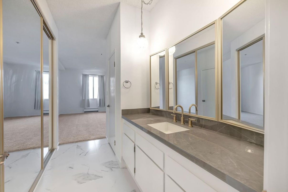 Bathroom, Interior, Marble, Pendant Lights