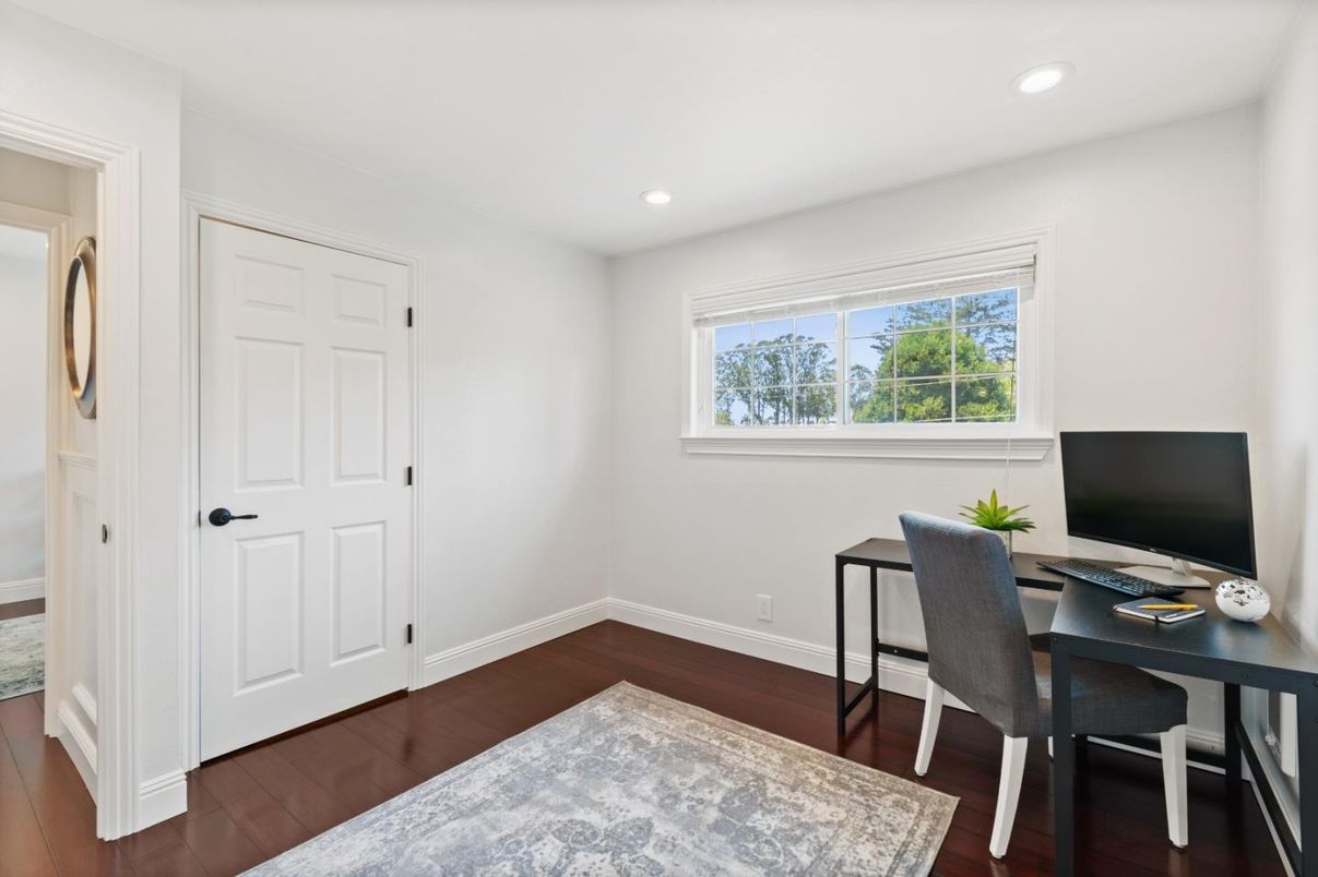Home Office, Interior, Recessed Lighting, Wood Texture Flooring