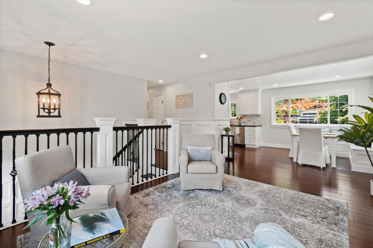 Dining room, Interior, Kitchen, Pendant Lights, Recessed Lighting, Wood Texture Flooring