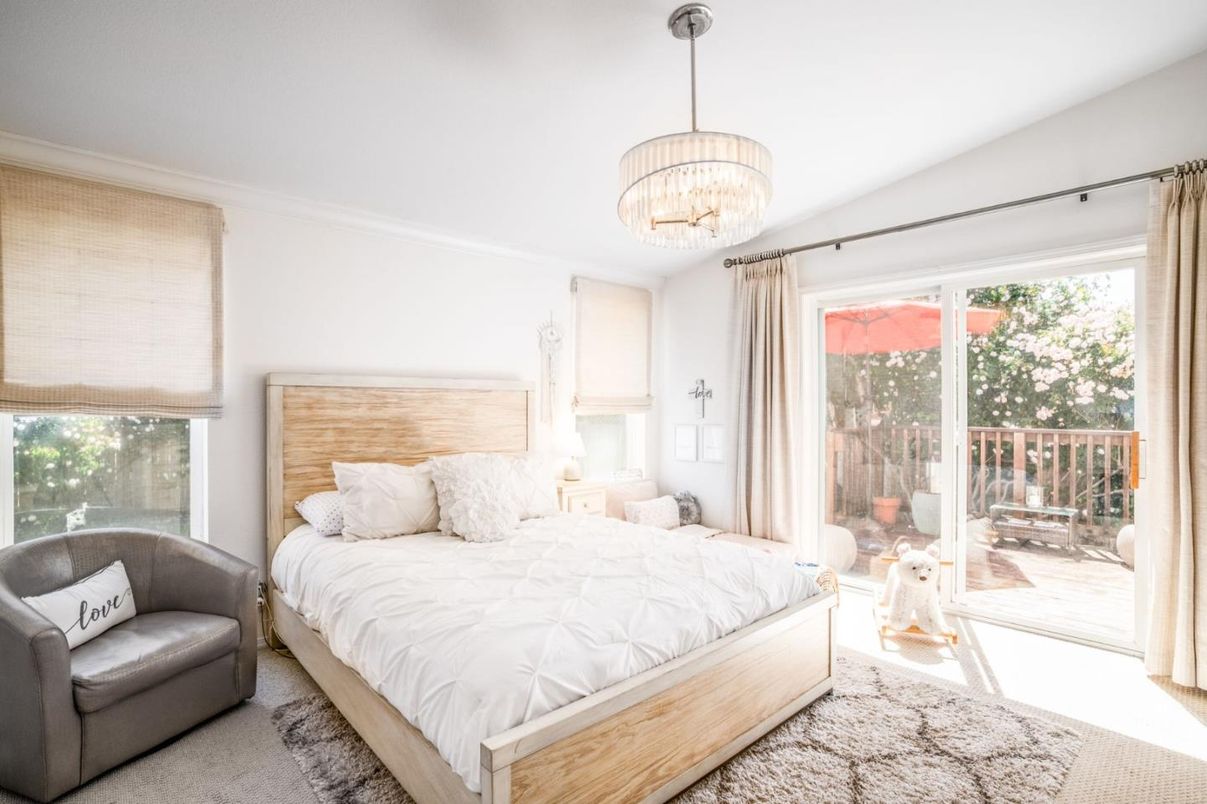 Bedroom, Chandelier, Interior, Pendant Lights