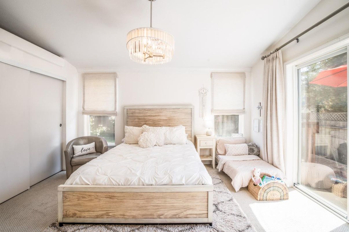 Bedroom, Chandelier, Interior, Pendant Lights