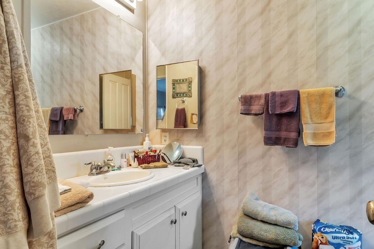 Bathroom, Interior, Tile Countertops