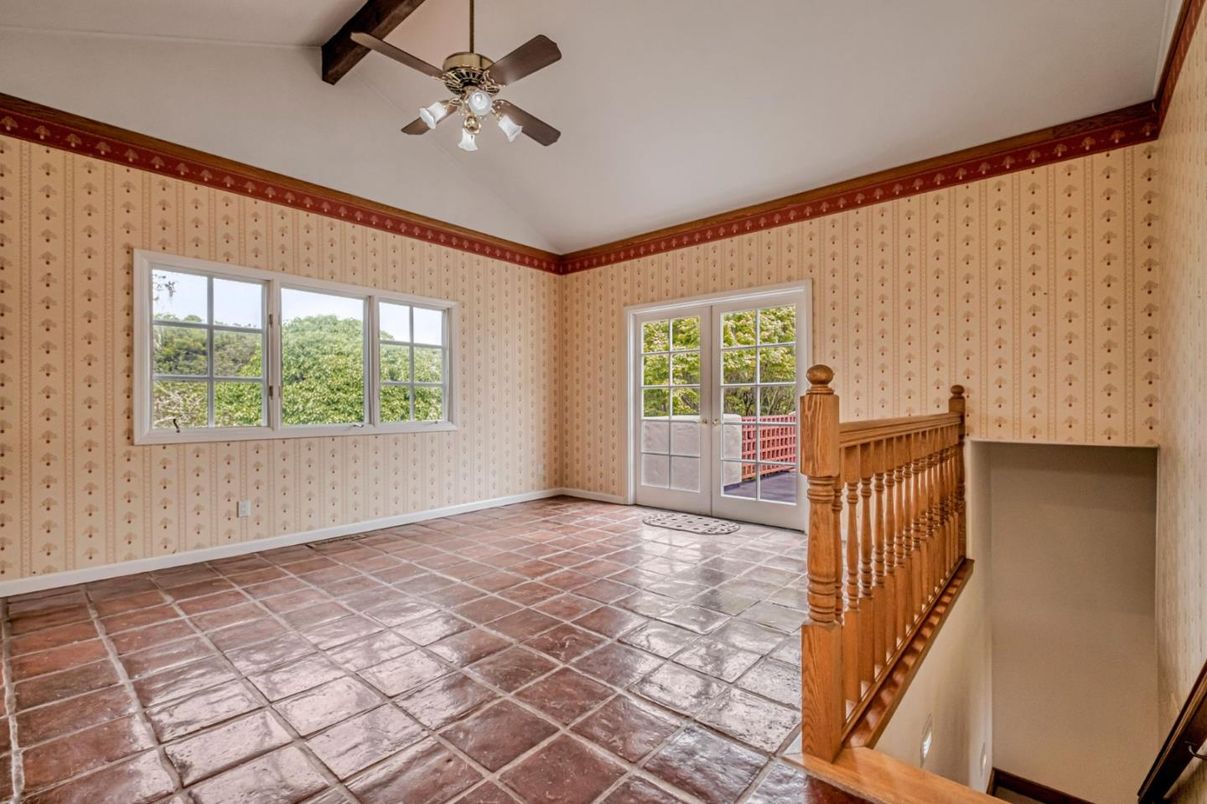 Empty room, Interior, Wooden Beams