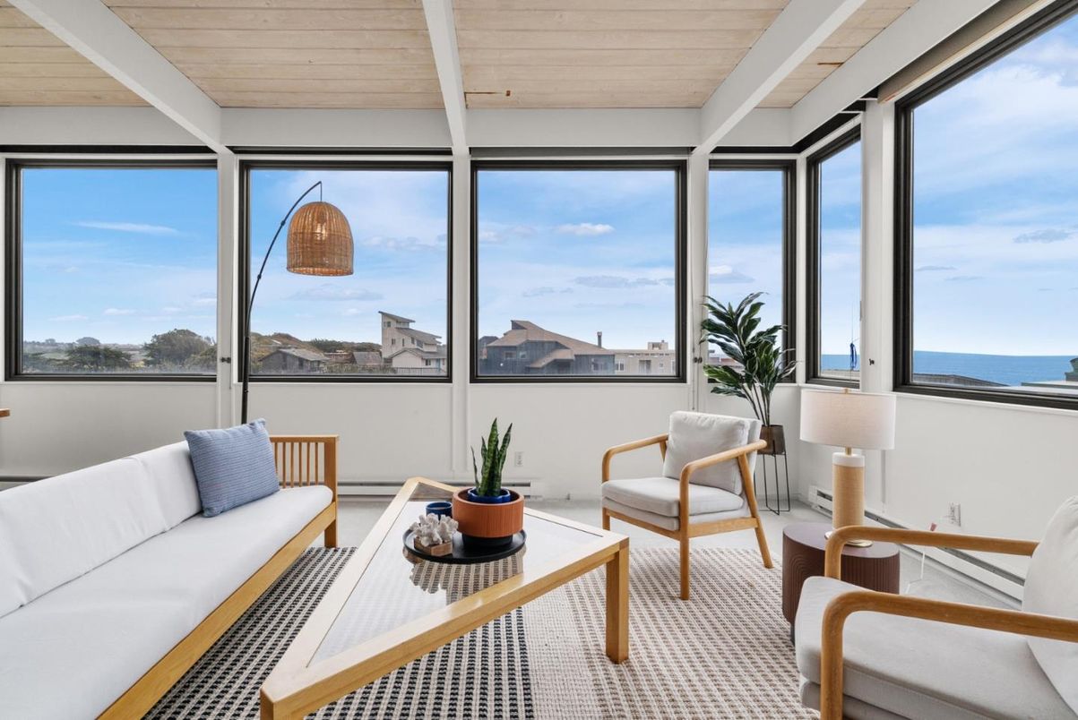 Interior, Living room, Sun Room, Water, Wooden Ceilings
