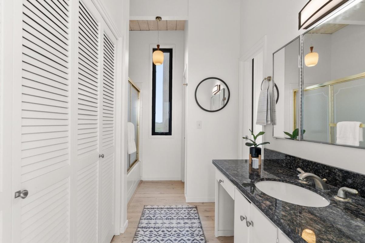 Bathroom, Interior, Pendant Lights, Wood Texture Flooring