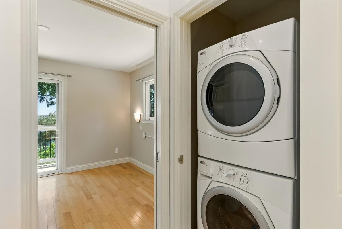 Interior, Utility Closets, Washer, Wood Texture Flooring