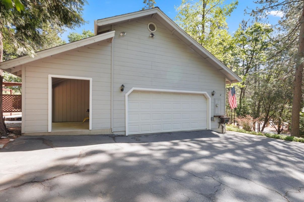 Detached Garage, Exterior