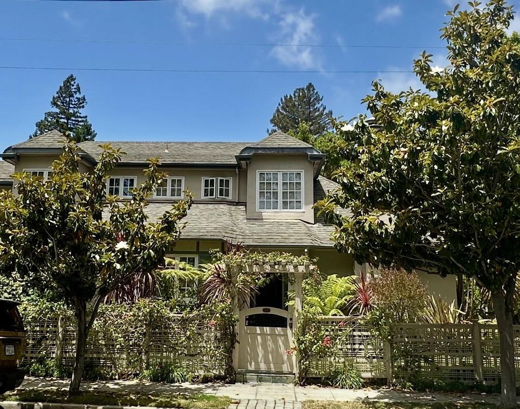 Exterior, Facade, Queen Anne Victorian