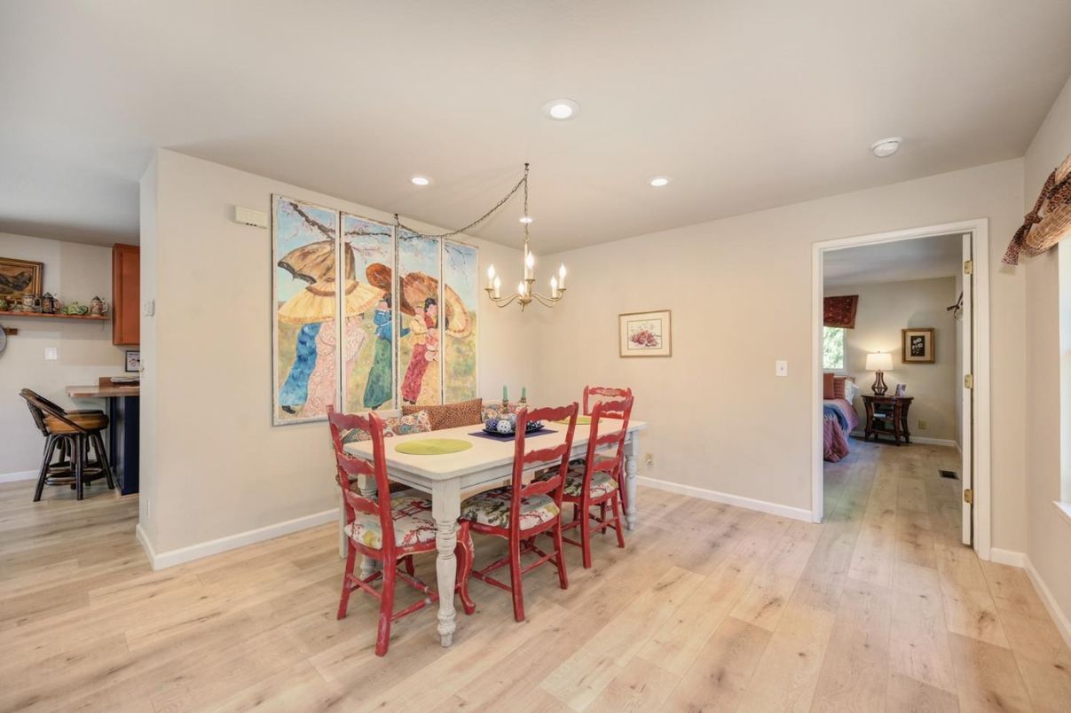 Chandelier, Dining room, Interior, Recessed Lighting, Wood Texture Flooring