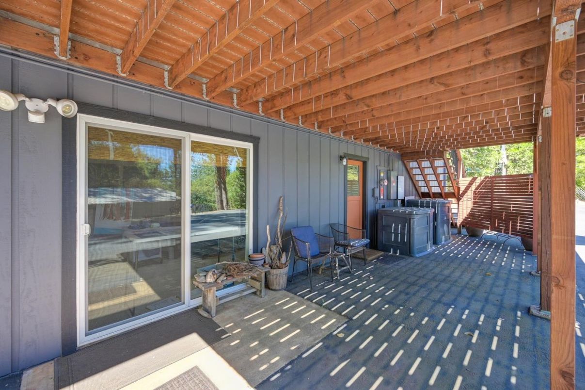 Exterior, Wooden Beams