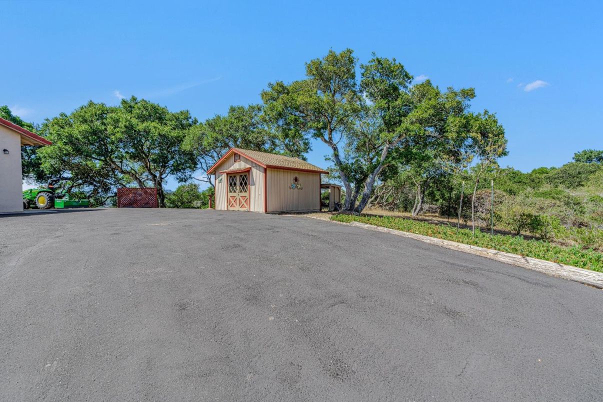 Detached Garage, Exterior